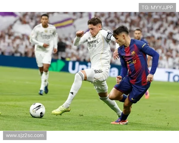 西甲豪门激战：皇马巴萨争夺新星